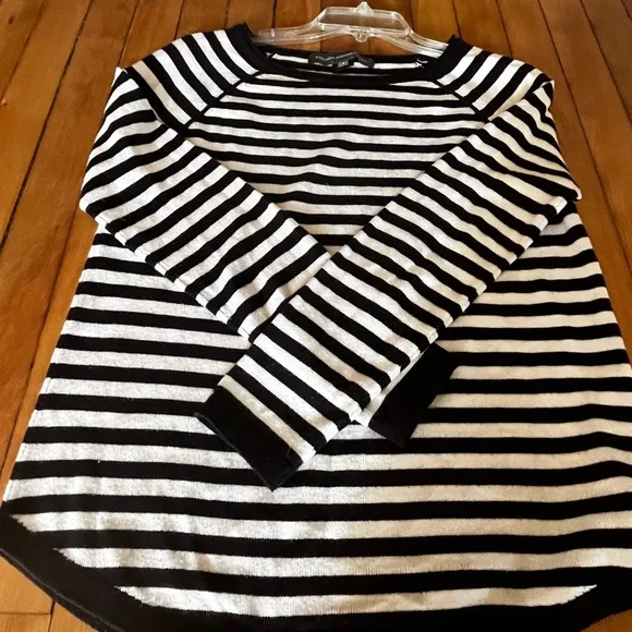 Black and White Striped Long Sleeve Top - Picture 5 of 8